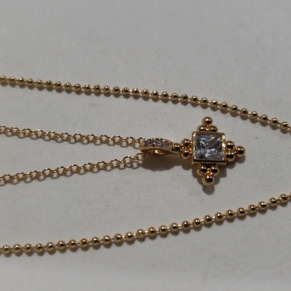 Elegant Gold-Tone Layered Pendant Necklace & Stud Earrings Set - Stylish Women's - Picture 10 of 12